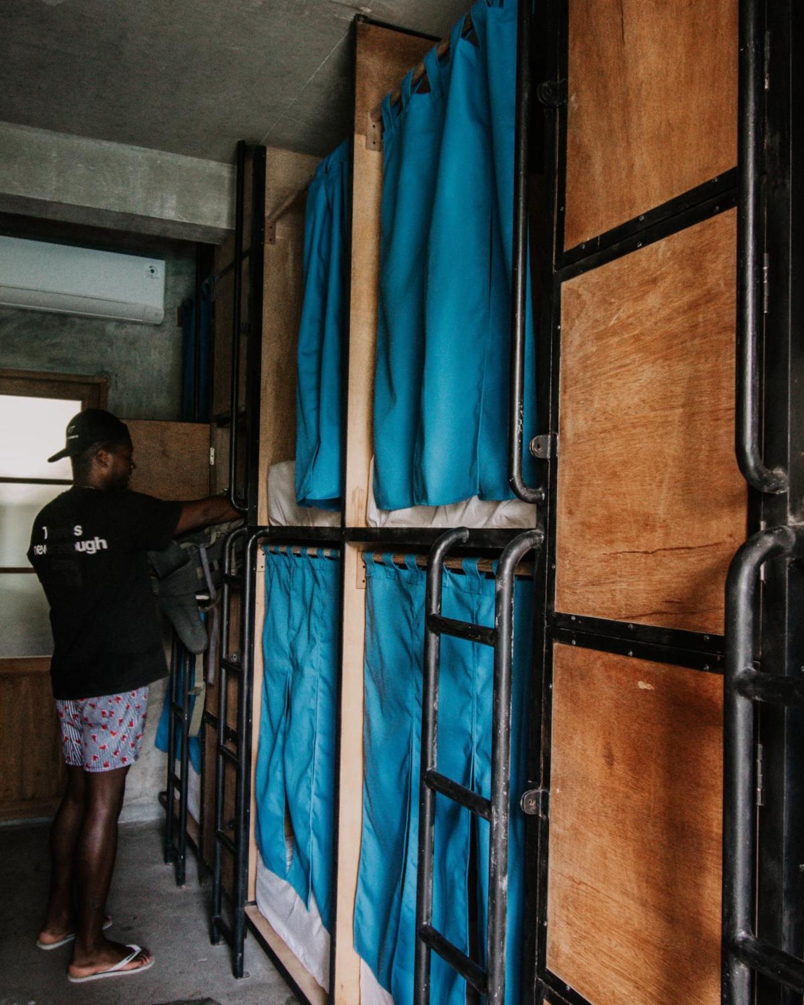 Mangroove Bay Boutique Hostel Banyuwedang Kamer foto